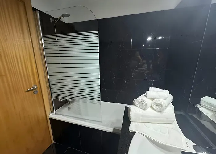 Funchal Cozy Private Room, Ensuite Bathroom, Wifi And Great Location ホームステイ フンシャル