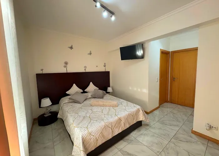 Funchal Cozy Private Room, Ensuite Bathroom, Wifi And Great Location ホームステイ