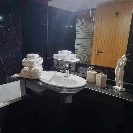 Kwatera prywatna Getaway, Cozy Private With Bathroom And Wifi Funchal (Madeira)