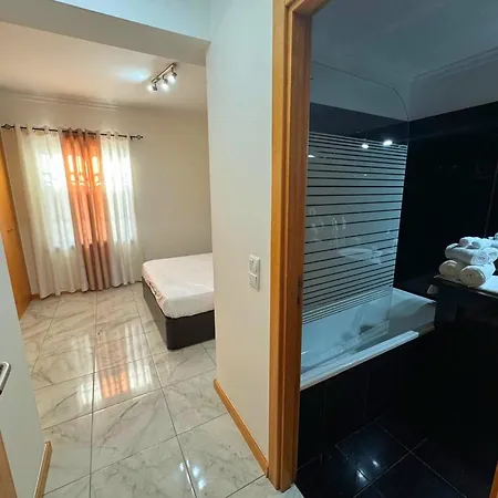Funchal Cozy Private Room, Ensuite Bathroom, Wifi And Great Location