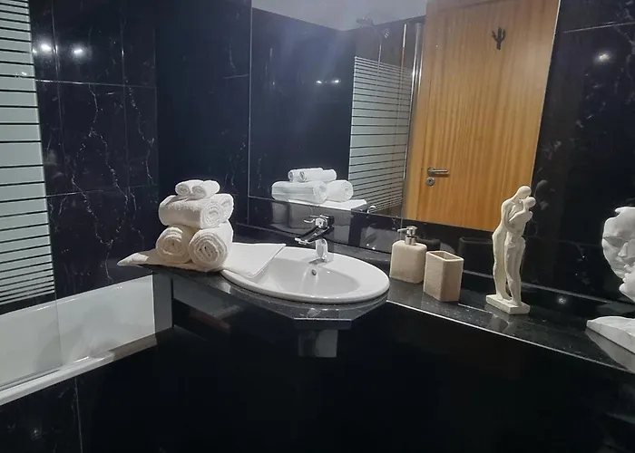 Alloggio in famiglia Funchal Cozy Private Room, Ensuite Bathroom, Wifi And Great Location Funchal (Madeira)