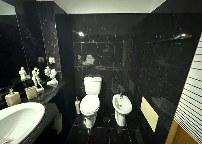 Funchal Cozy Private Room, Ensuite Bathroom, Wifi And Great Location